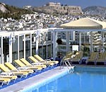 The roof-top pool with view over the Acropolis and Lycabettus