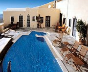 View of the pool of the Anteliz Hotel in Fira