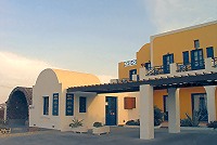 The entrance of the hotel and the gift shop