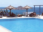 View of the pool of the hotel