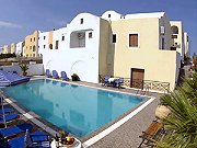 View of the swimming pool of the hotel