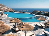 View of the pool of the hotel