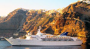 The "Aegean Pearl" cruise vessel in Santorini