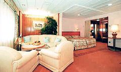 Suite on the "Oceanic II" cruise vessel