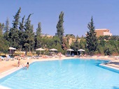 View of the swimming pool of the hotel