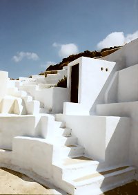 This is the right flight of stairs. As you go down, you do not have view of the terrace where the wedding takes place