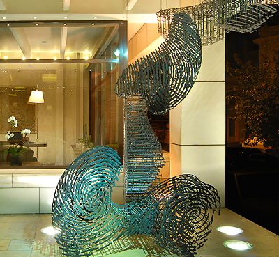 The sculpture at the entrance of the hotel