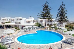 General view of the complex and the pool area