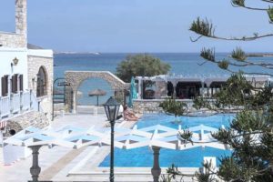 The Contaratos Beach hotel: view of the pool and the beach